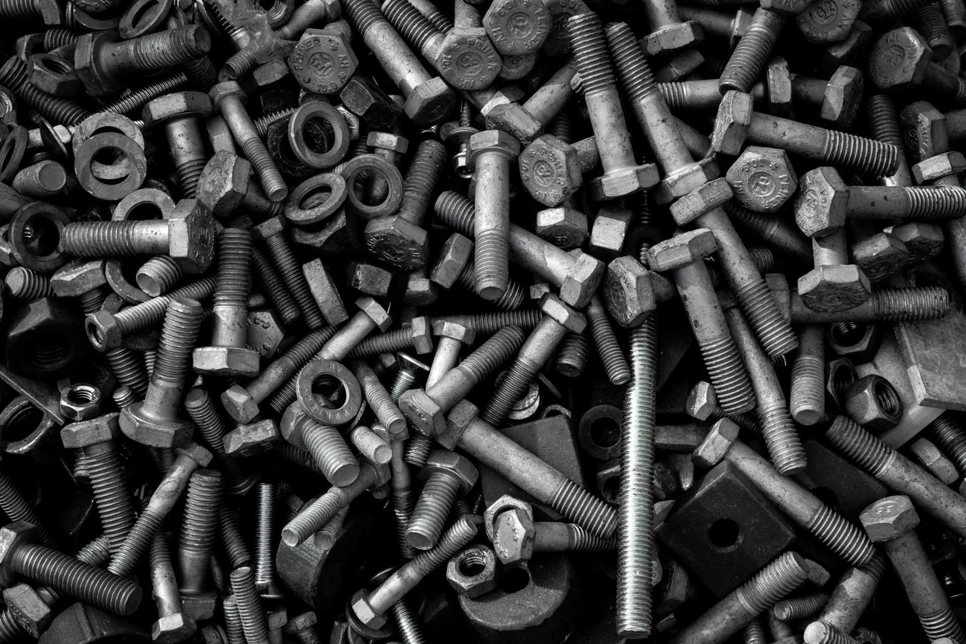 Global Fixing ürün stoğu — civata ve bağlantı elemanları